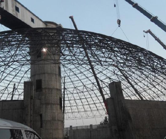 黄骅网架分条或分块安装法